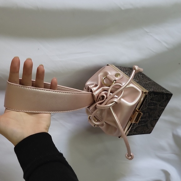 Snakeskin Print Pink cube Clutch purse wrist strap - Picture 8 of 15